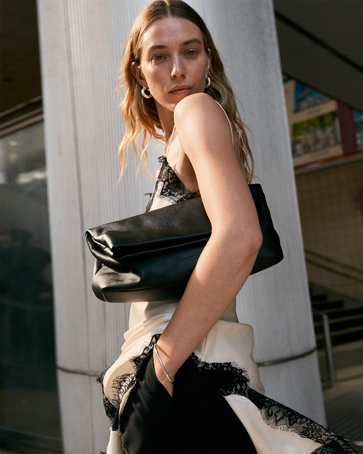 Benny Fold Clutch: Black