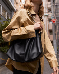 Fin Shoulder Bag: Black