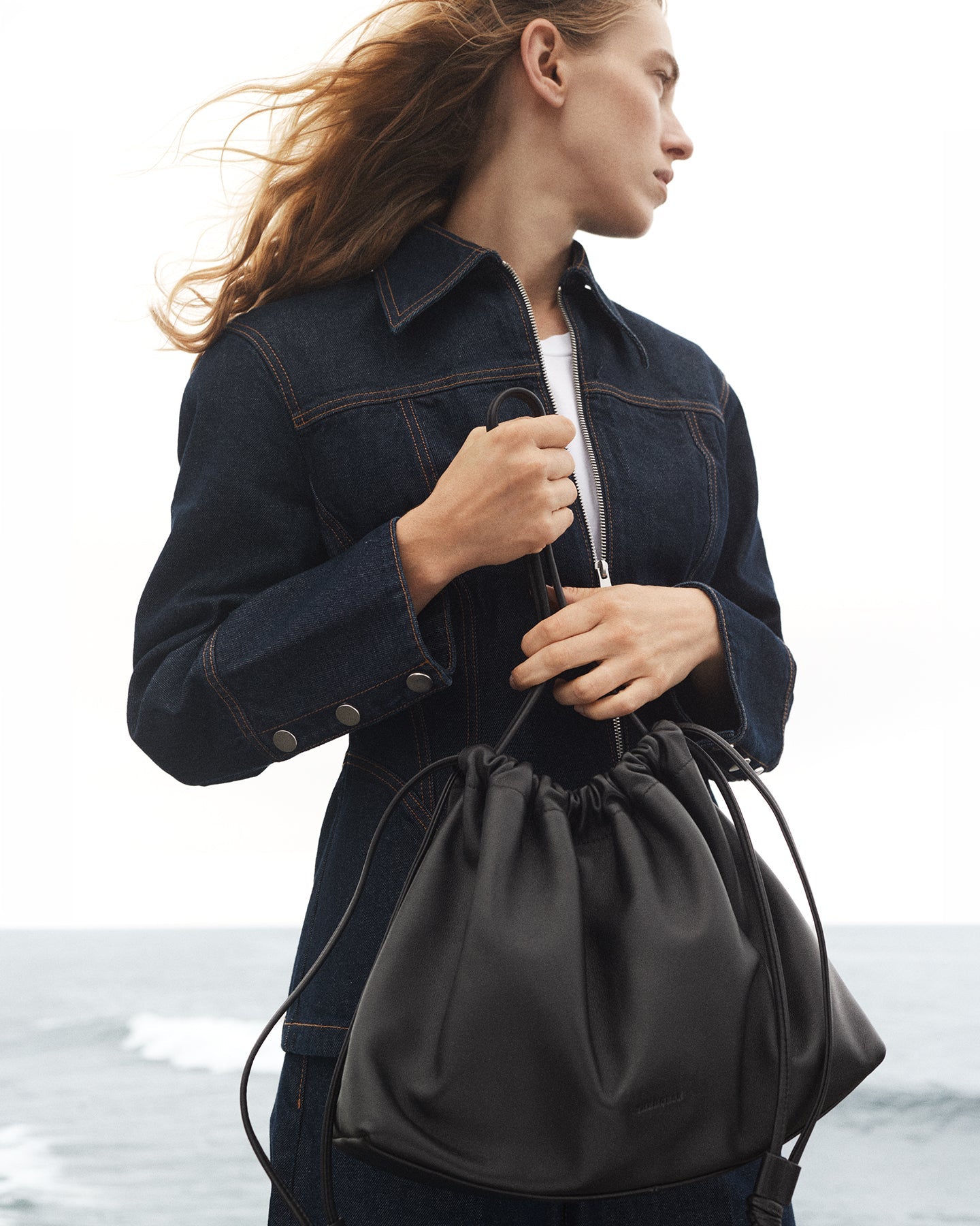 Fin Shoulder Bag: Black