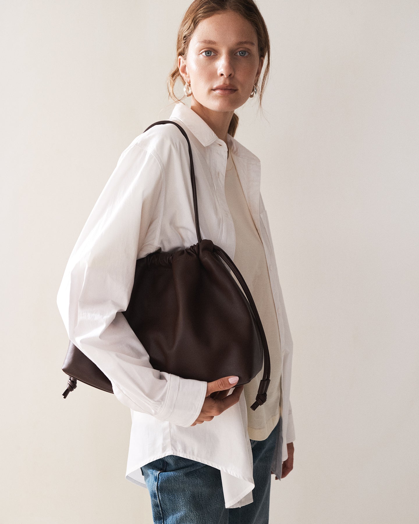 Fin Shoulder Bag: Coffee